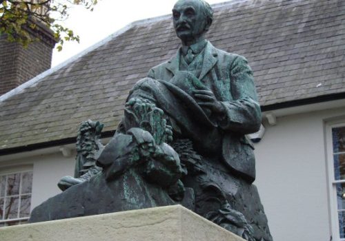 thomashardysstatuedorchester2 thomashardysstatuedorchester2